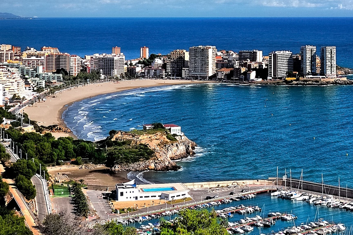 Alquila tu apartamento en Oropesa del Mar y descubre el Parque Natural de la Sierra de Irta. Apartamento en alquiler con vistas, ideal para visitar el Parque Natural de la Sierra de Irta.