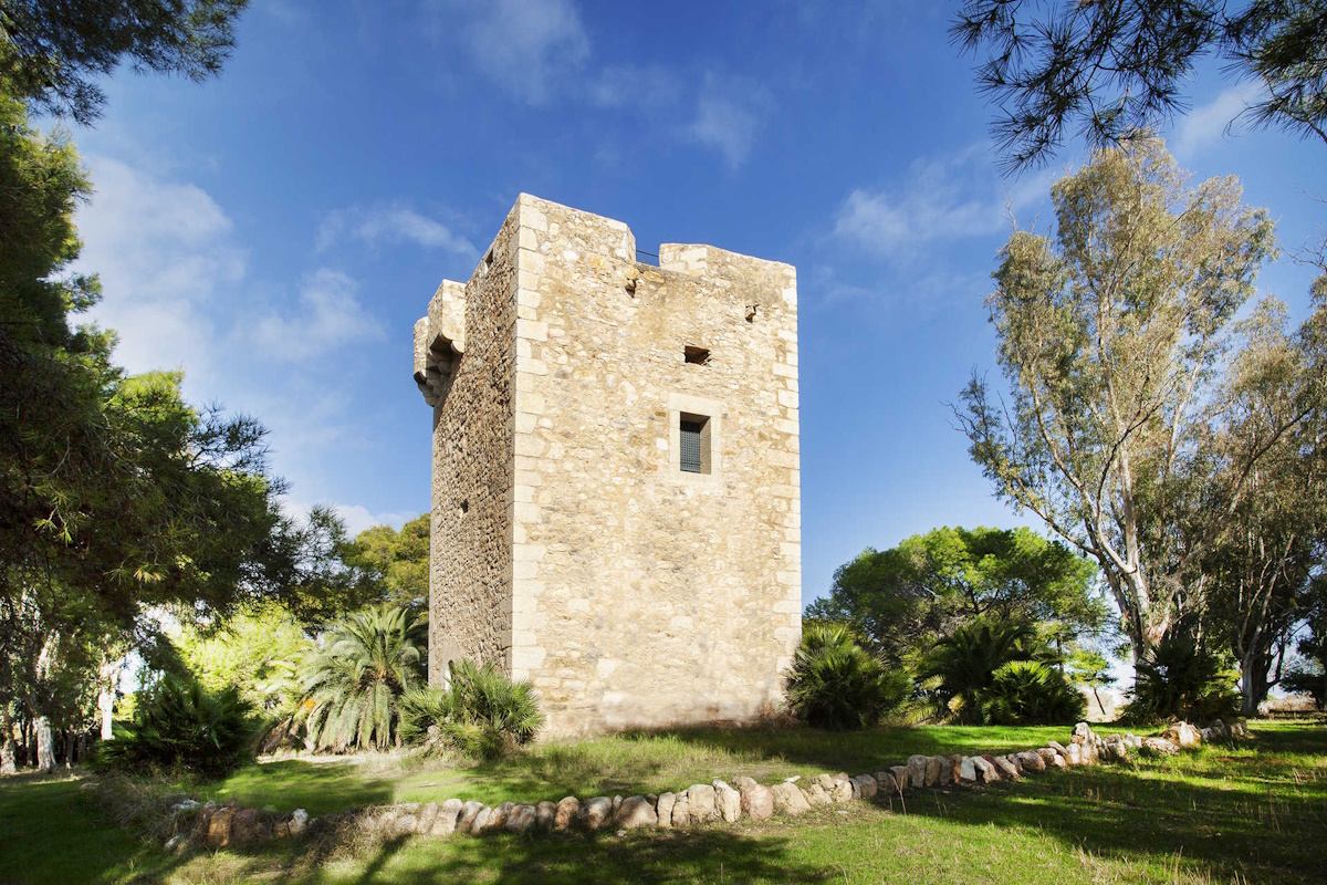 La Sal Torre: punto de partida ideal para explorar el Parque Natural de la Sierra de Irta. Acceso al Parque Natural de la Sierra de Irta desde zona cercana a Torre la Sal.