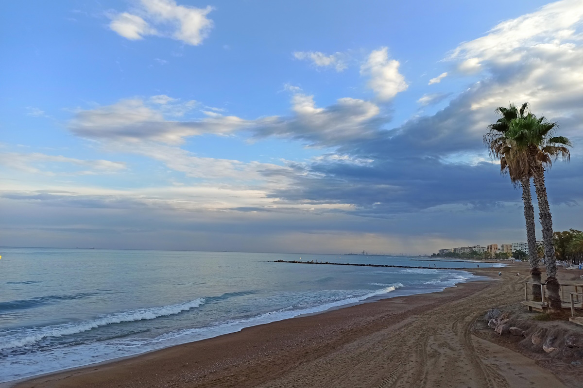 Tu apartamento Holiday Med frente a las mejores playas en Benicàssim. Vistas al Mediterráneo desde apartamento en alquiler cerca de playas en Benicàssim.